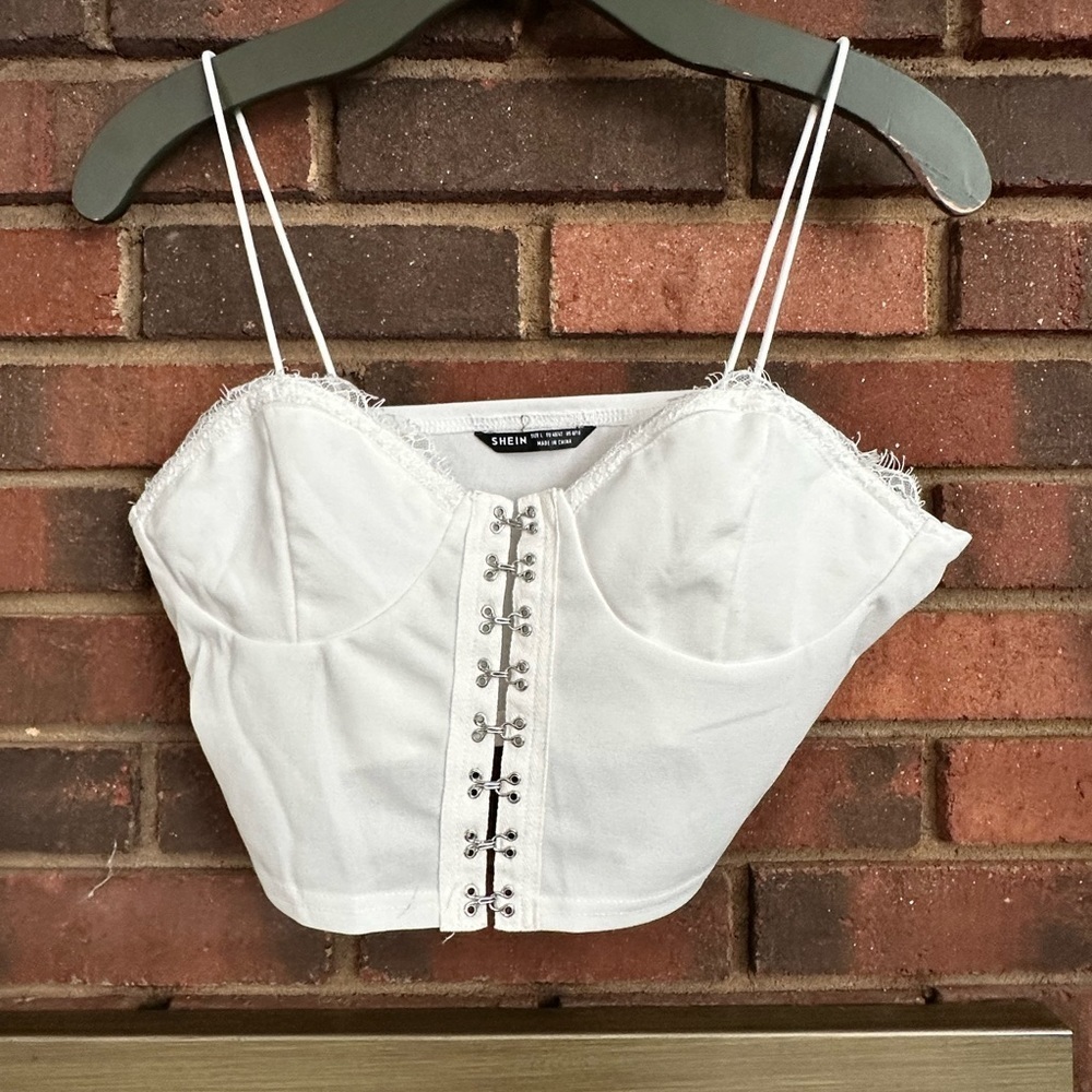 ๐๏ธ white cute crop top